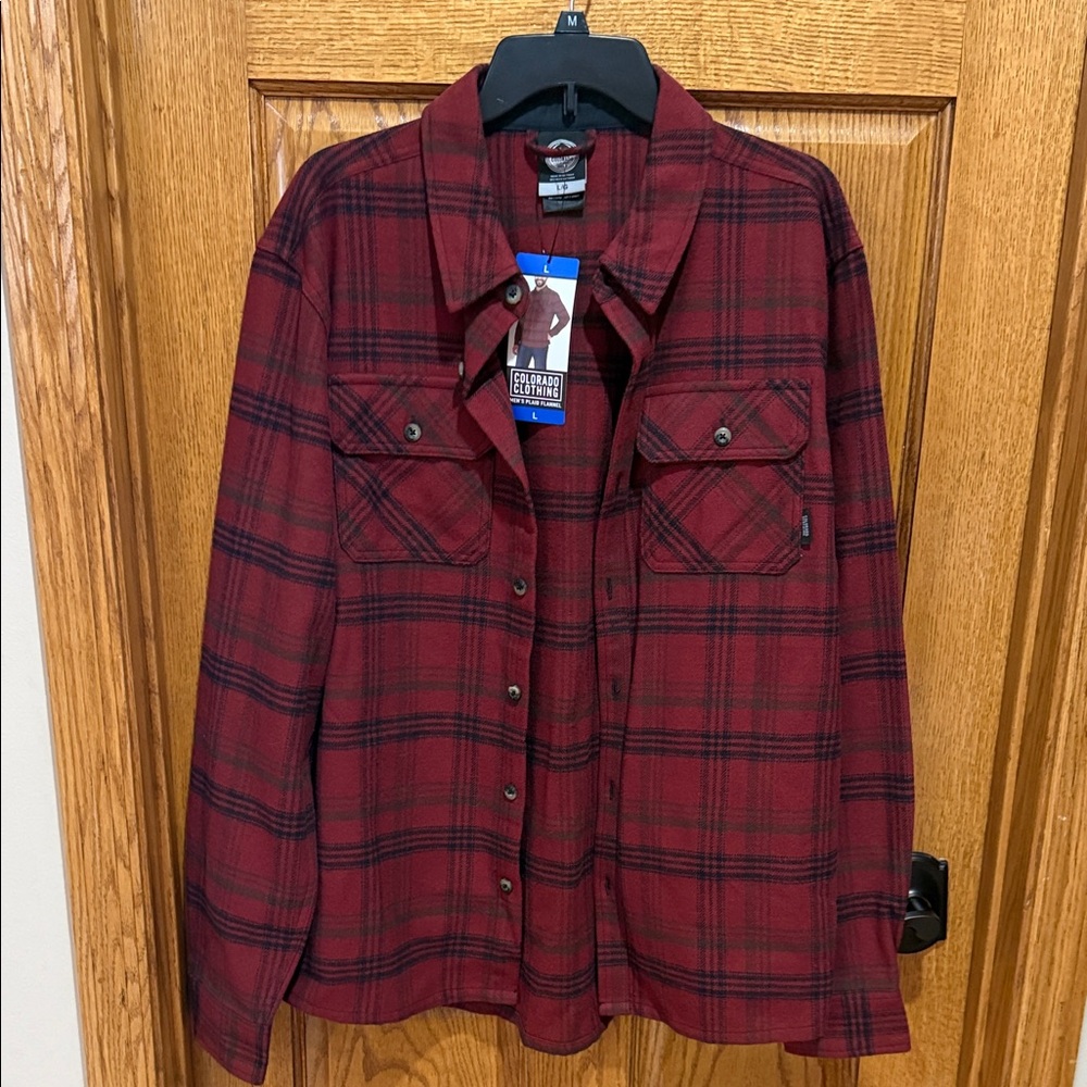 New Colorado Clothing Men's Red Plaid heavy fleece. Size L. Has Pockets